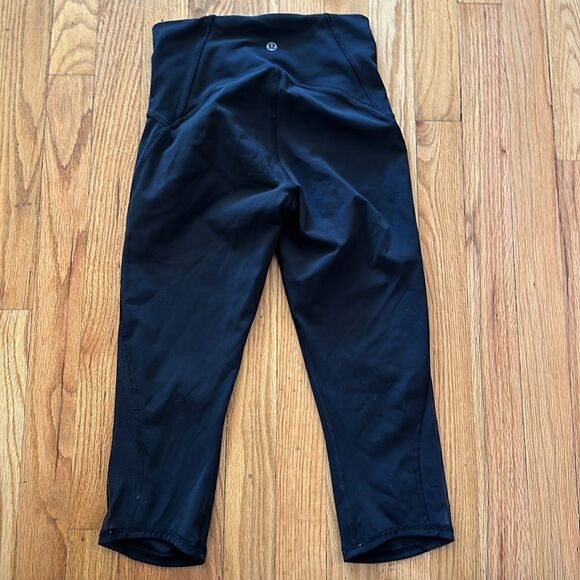 Lululemon Train Times Crop (17") Black great pre owned condition mesh detail - Picture 4 of 11